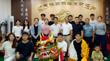 广财学子影像赋能 助力非遗“滚地金龙”焕发新活力 广财学子影像赋能 助力非遗“滚地金龙”焕发新活力