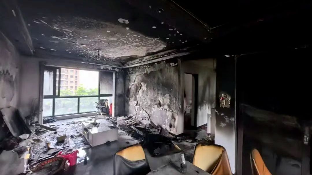中山一住宅发生火灾，3人被困……