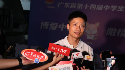 苏炳添回到21年前赛场，鼓励青年运动员“为自己和国家争光”