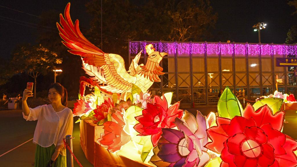 Lantern fair marking upcoming Mid-Autumn Festival, National Day held in HK