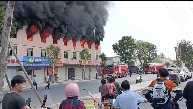 揭阳市一厂房发生火灾，两人受伤两人失联