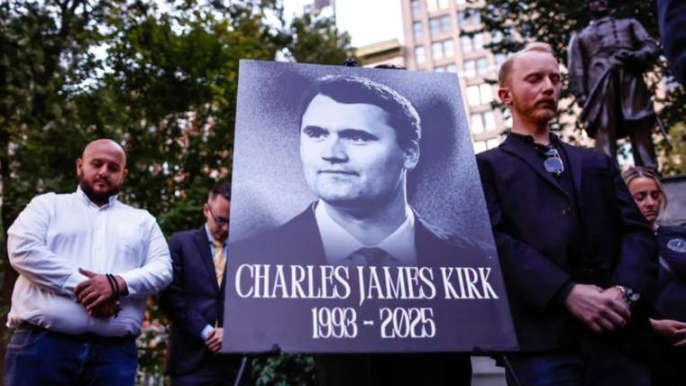 查理·柯克追悼会：映照美国裂痕与震荡