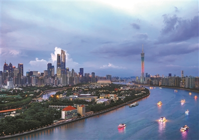 珠江游船如织。广州日报全媒体记者王燕 摄