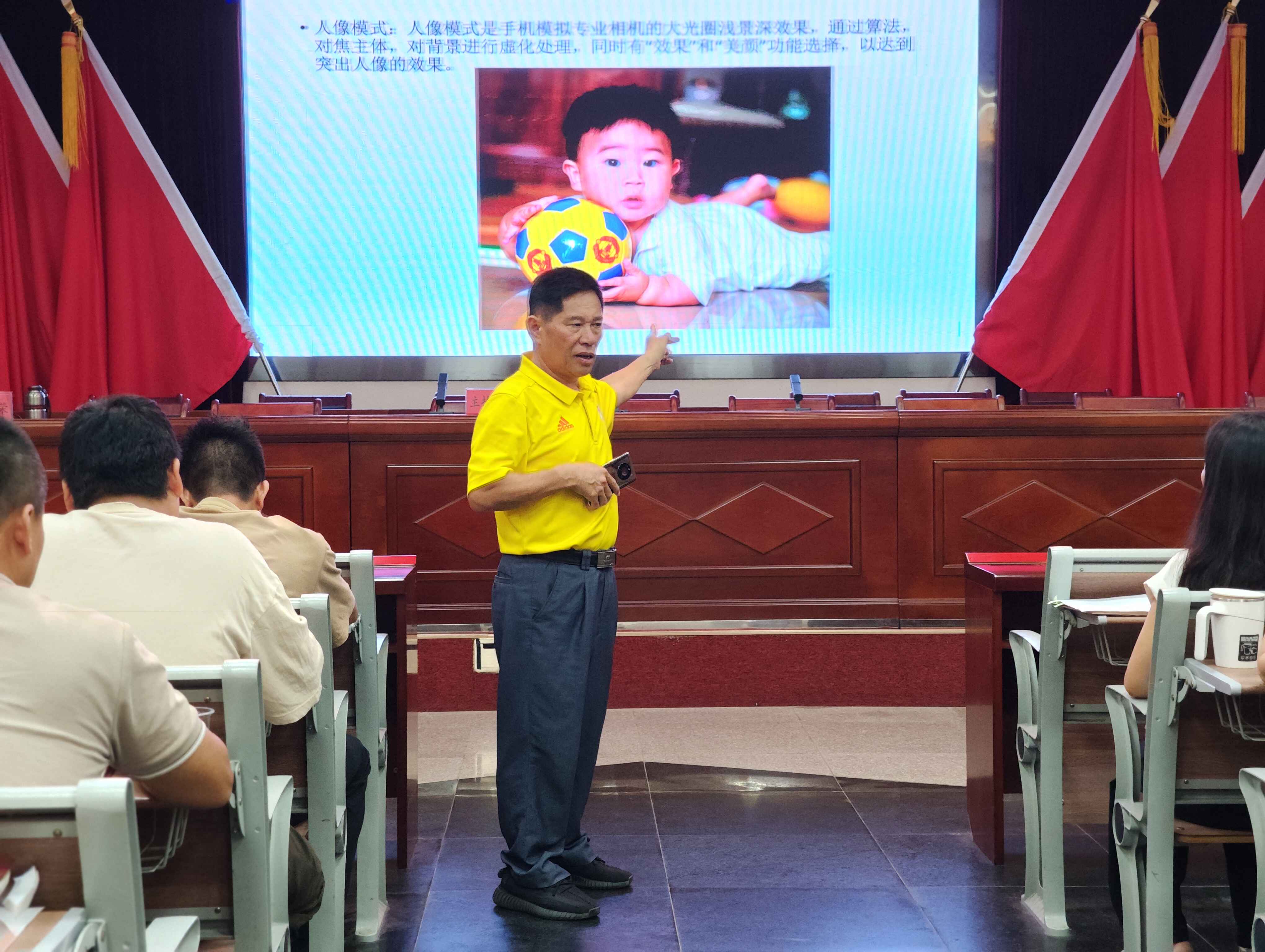 摄影“名师”面对面！云城区高峰街道开展政务摄影专题培训