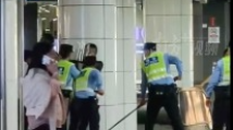 网传广州一地铁站有人持刀?记者核实:系商场演练 网传广州一地铁站有人持刀?记者核实:系商场演练