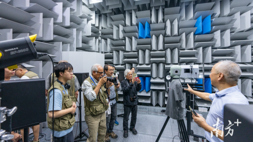 Renowned American photographers explore acoustic laboratory in Dongguan's Songshan Lake