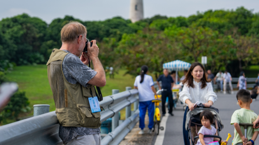 ​American photographers explore the charm of Songshan Lake in "Joyful Connections in Guangdong" event