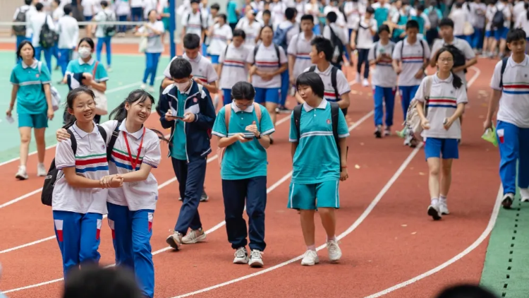 9部门发文：探索设置中小学春秋假、缩短寒暑假
