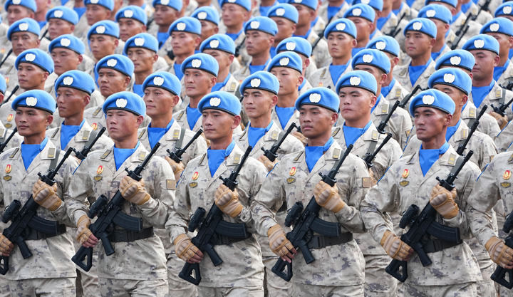 2025年9月3日，纪念中国人民抗日战争暨世界反法西斯战争胜利80周年大会在北京隆重举行。这是维和部队方队接受检阅。新华社记者 王建华 摄