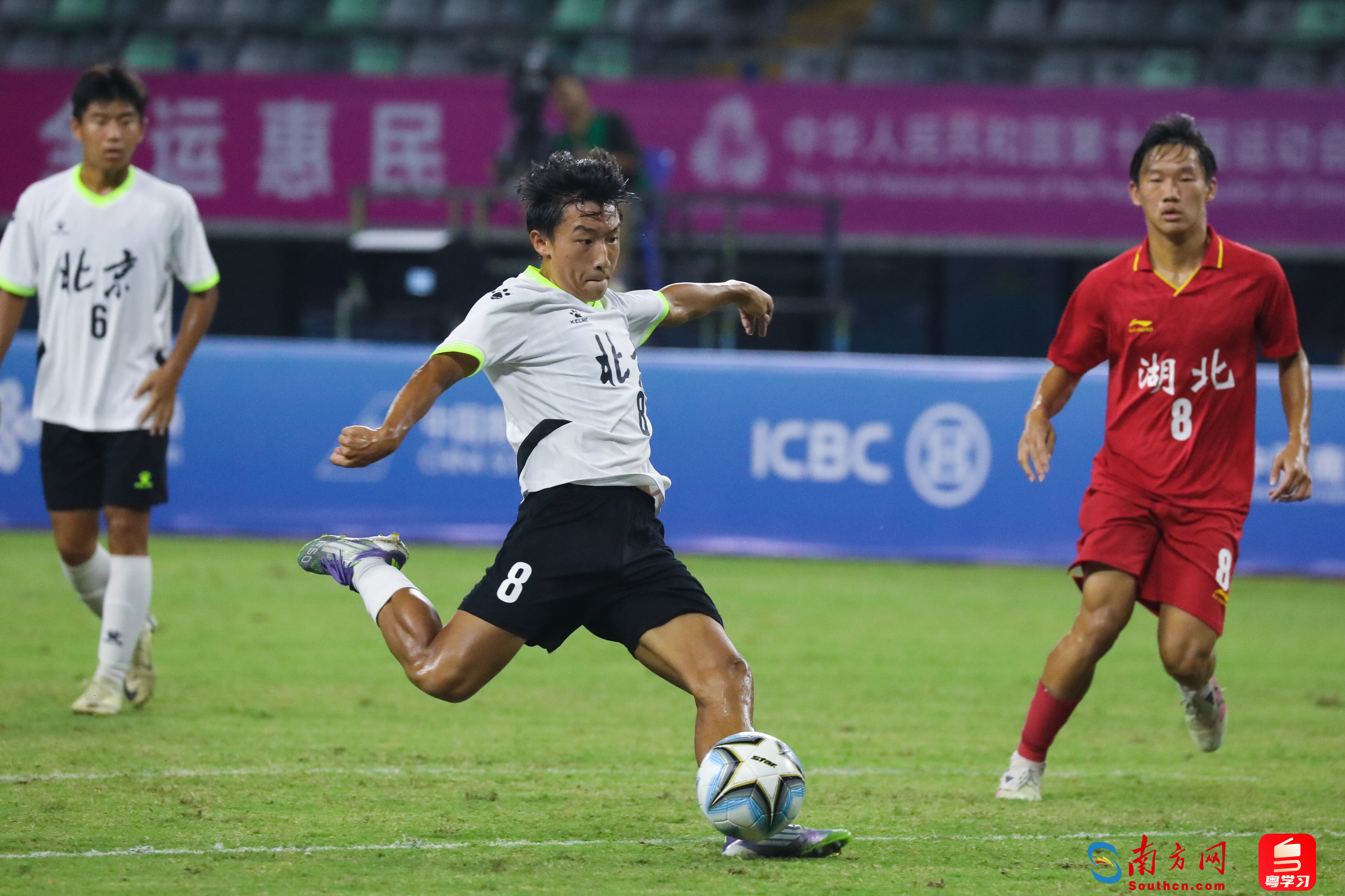 十五运会U16男足北京队对阵湖北队。林翔 摄