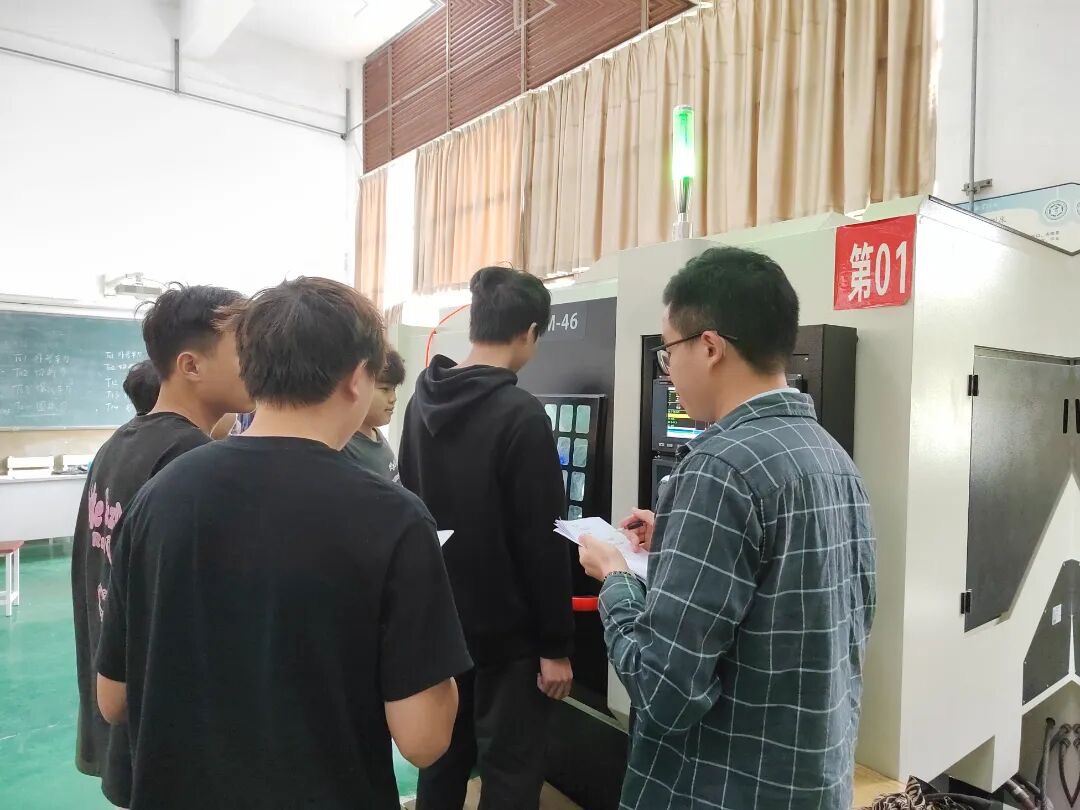 喜报——南粤优秀教师+2丨云浮技师学院两位教师荣登省级表彰名单