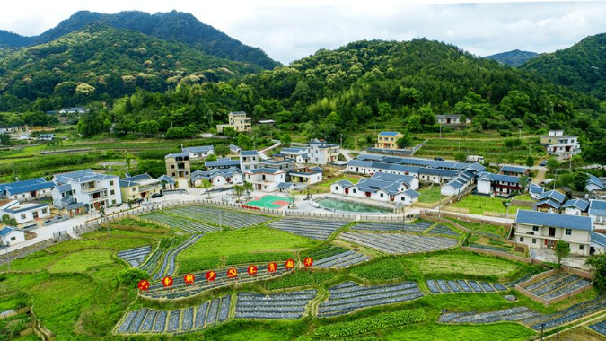 南方日报评论员：不断提高人民群众获得感幸福感安全感