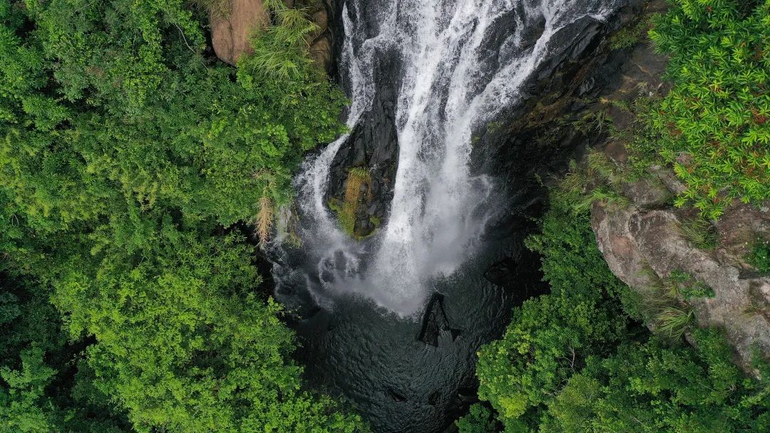 A bird's-eye view of Maluan Waterfall, photo by Liu Xudong.