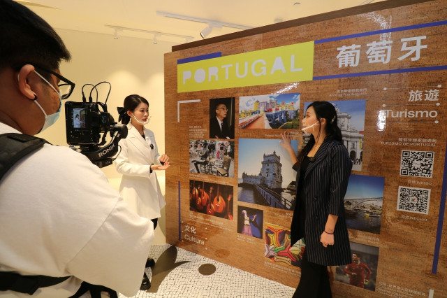 Pavilhão de Exposição da Plataforma entre a China e os Países de Língua Portuguesa promove produtos dos Países de Língua Portuguesa com transmissões ao vivo e máquinas de venda automática