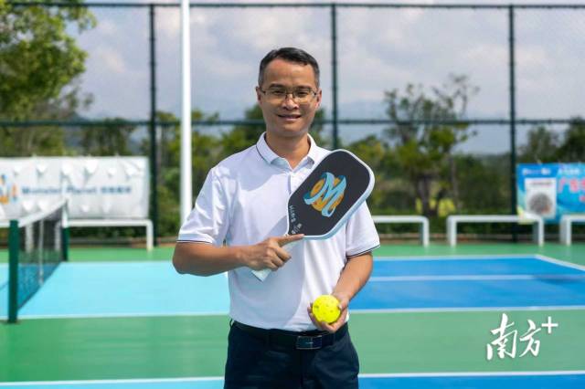 作为镇里的“一把手”，为了寻找发展的新路子，镇党委书记谭利华没少想法子。图为谭利华。