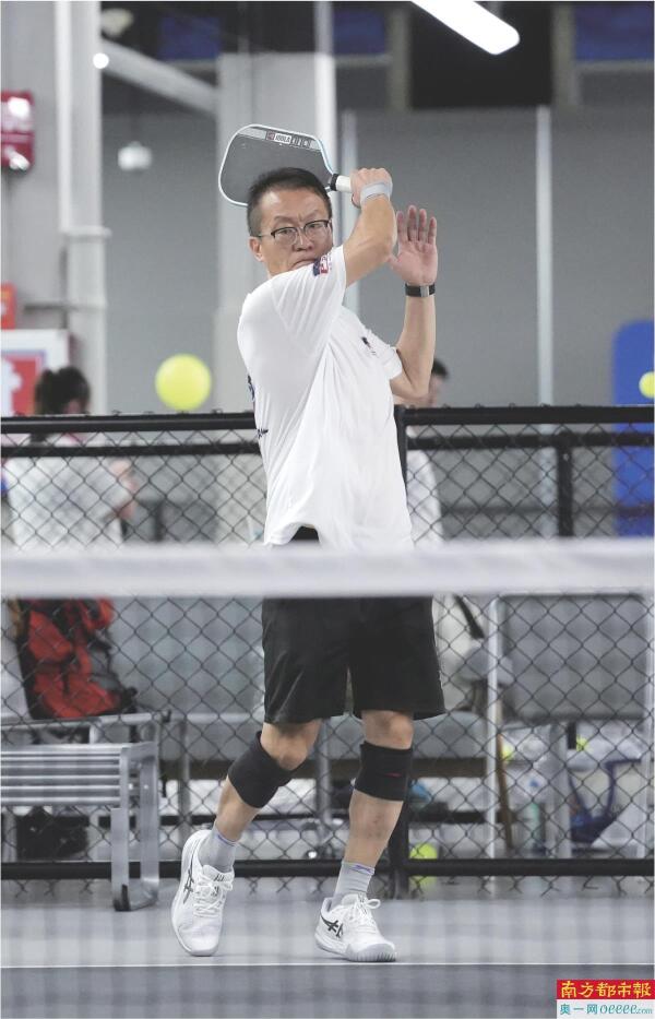 王伟在深圳参加匹克球教练员培训班。