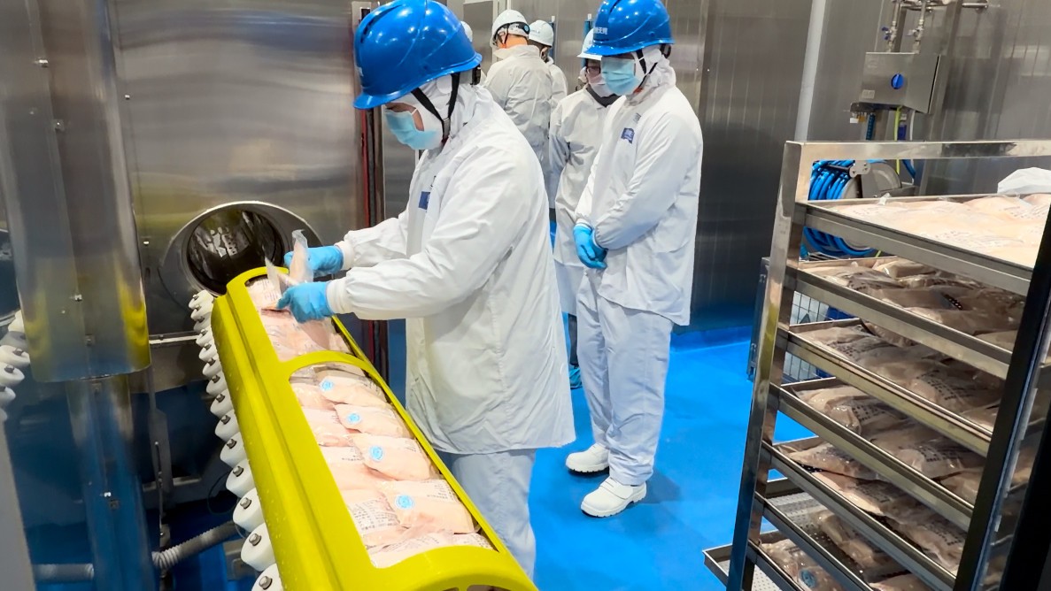 宠粮信任危机 如何破局？探访伯纳天纯工厂 寻找“放心粮”答案