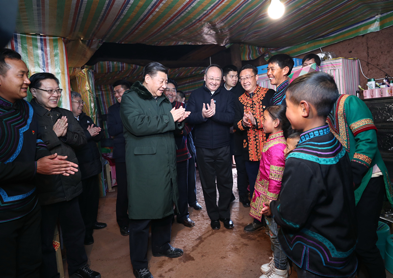 2018年2月11日，习近平来到大凉山腹地走访贫困户。