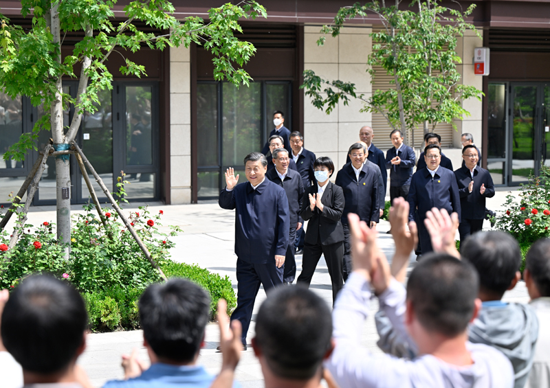 2023年5月10日，习近平在河北省雄安新区容东片区南文营社区考察。