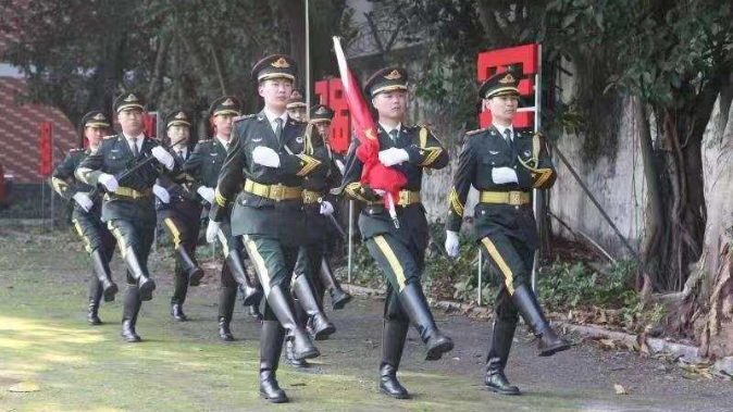 “英雄花开英雄城”学雷锋主题活动开幕