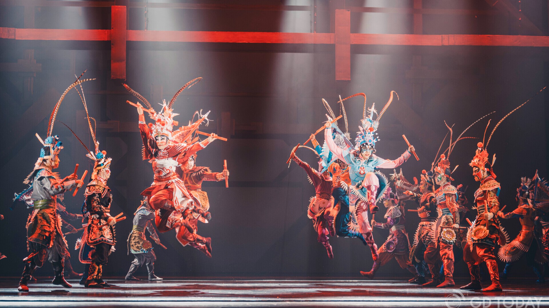 Dance drama "Odes to Heroes" featuring Yingge dance makes an awe-inspiring debut in Guangzhou