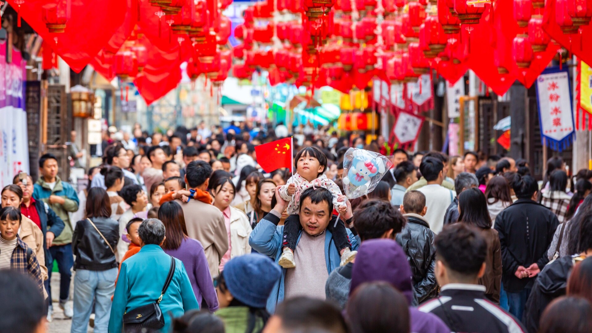 China extends public holidays by two days