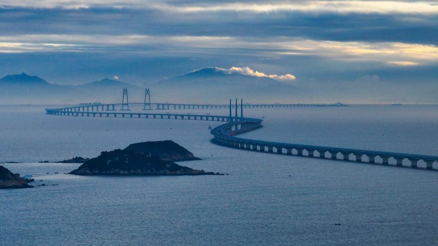 Hong Kong-Zhuhai-Macao Bridge sees record daily passenger trips