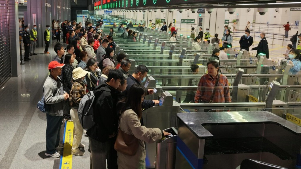 2025年春运单日交通出行人数首破3亿人次