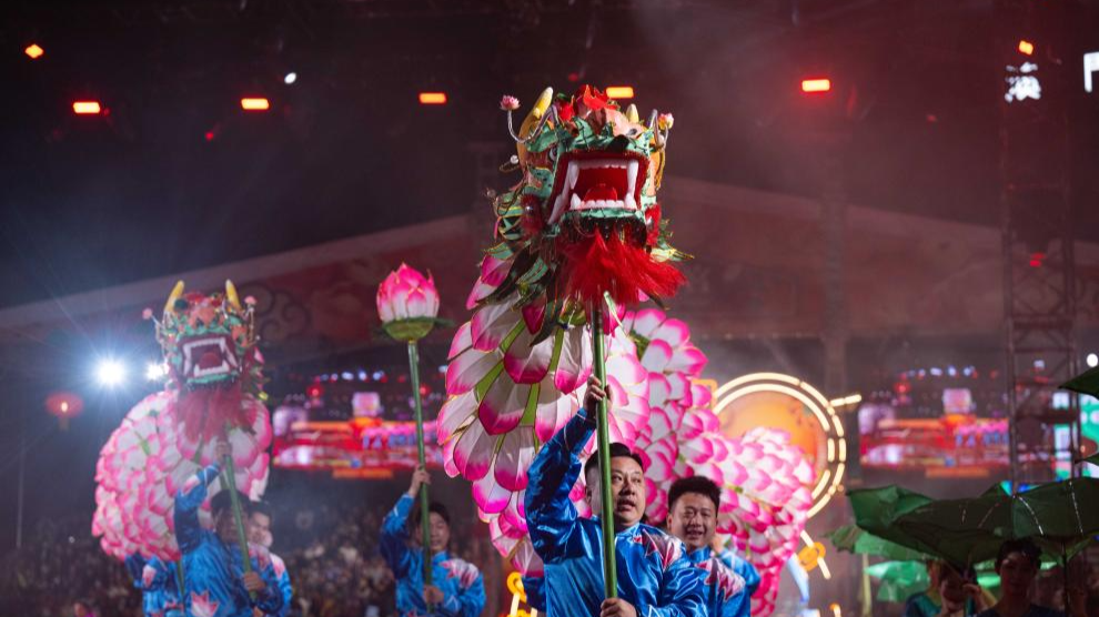 Parade held to mark Chinese New Year in Macao