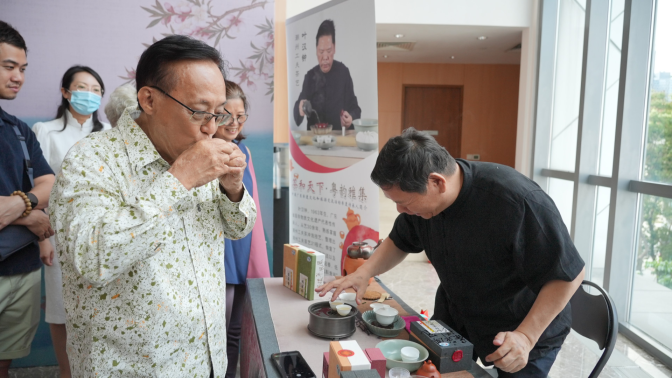 Guangdong tea culture shines in Singapore