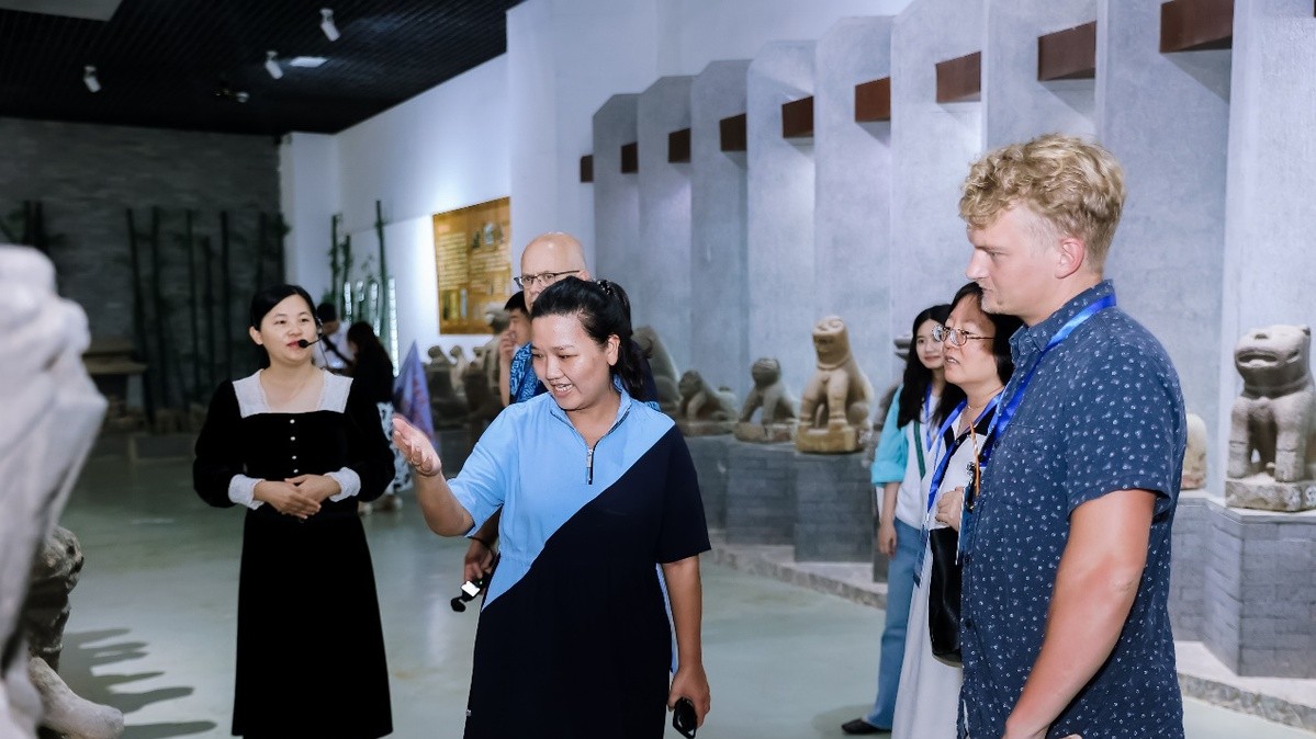 Exploring the cultural heritage at the Leizhou Museum