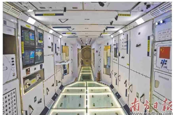 Airshow China displays life-size Tiangong space station replica