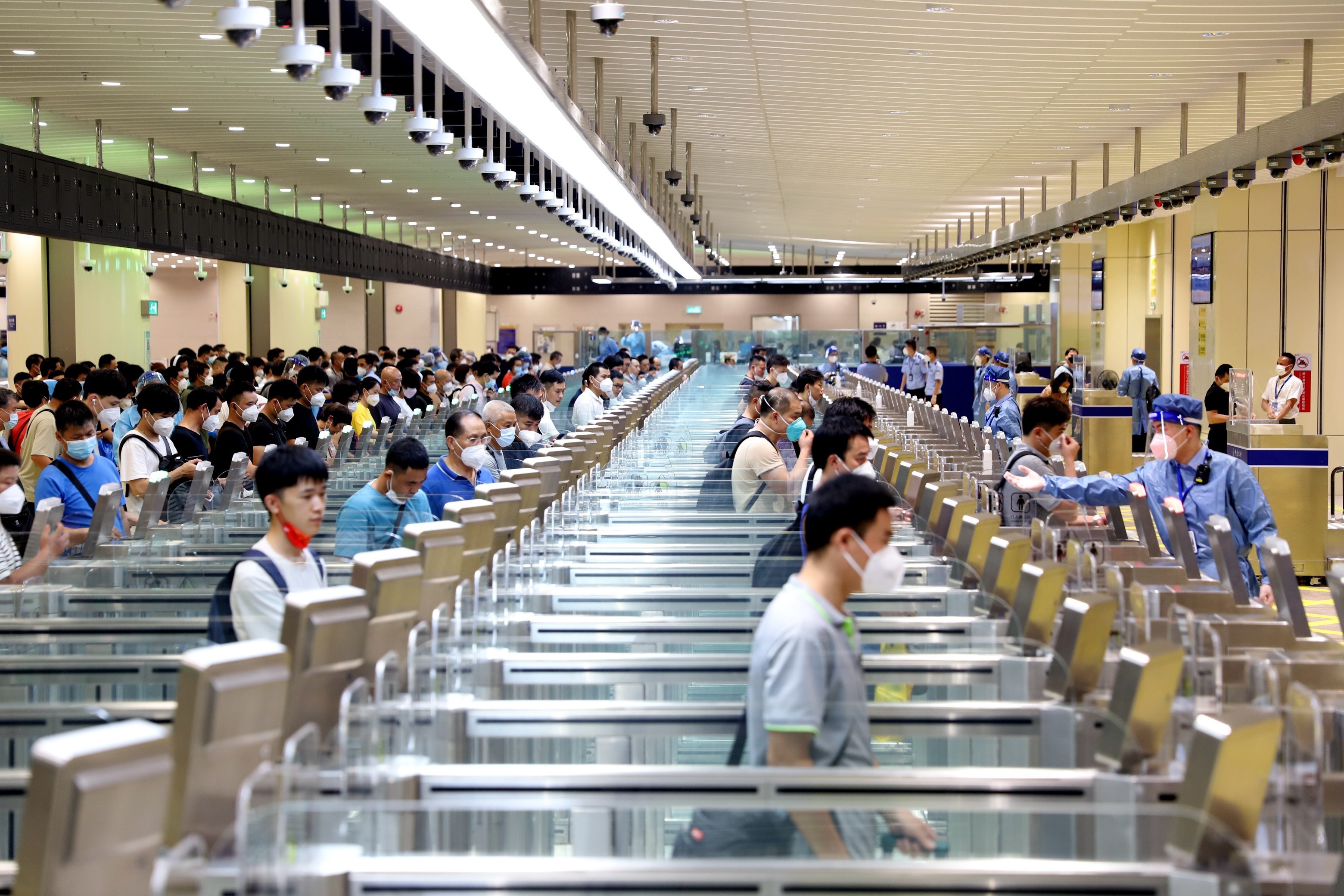 GZ+2583, adjusts COVID rules for close contacts & inbound travelers