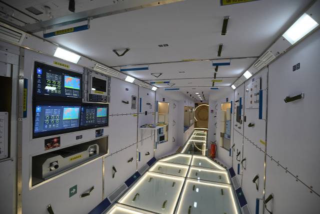 天和一号核心舱，所提供的是宇航员生活起居的空间。 南方+ 关铭荣 拍摄
