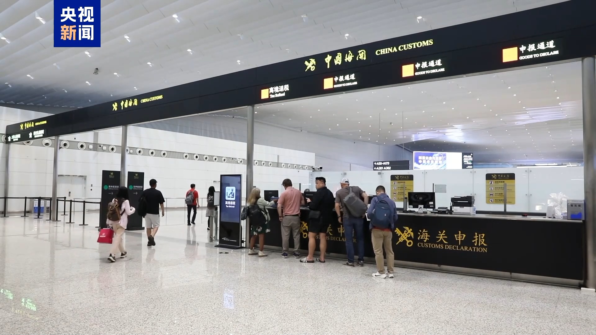 10月以来,广州白云机场口岸进出境旅客超96万人次。 10月以来,广州白云机场口岸进出境旅客超96万人次。