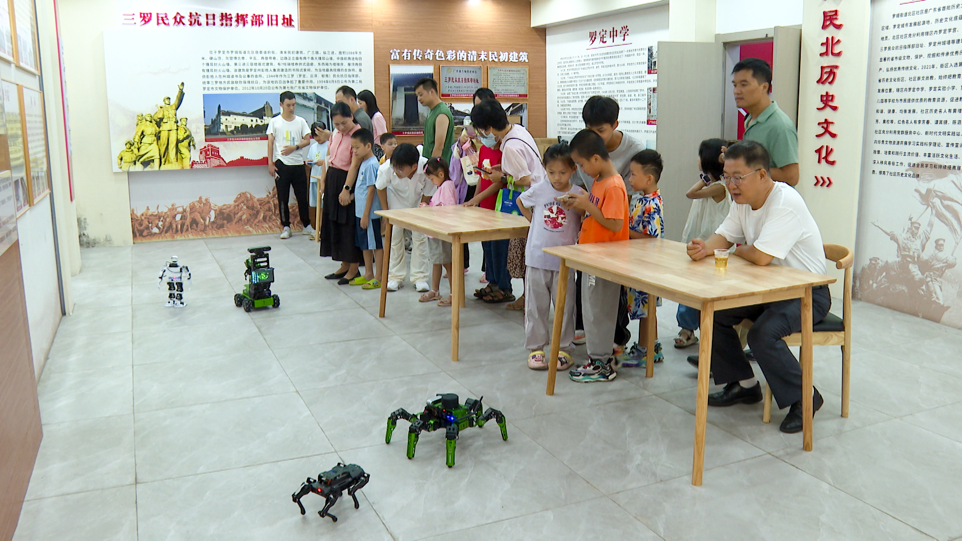 罗定市罗城街道举行“秋日有约·亲邻集市”活动