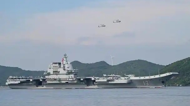 海军山东舰航母编队在香港举行甲板招待会