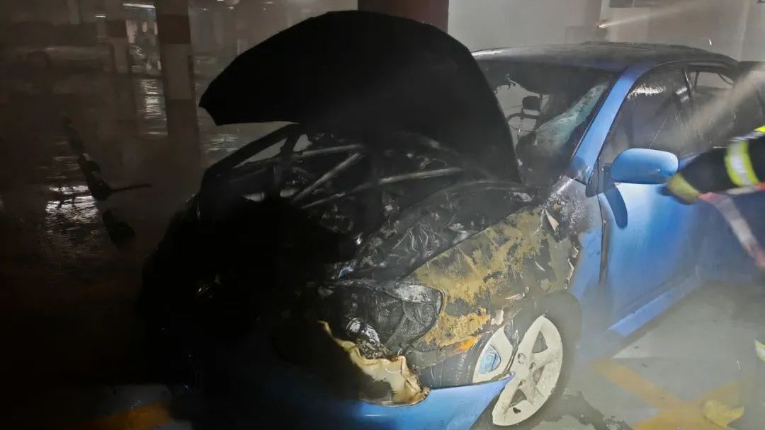 危急！揭阳一轿车凌晨起火