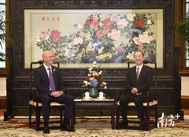 7月3日，省委书记黄坤明在广州会见了哈萨克斯坦第一副总理罗曼·斯克利亚尔一行。南方+记者 王辉 摄