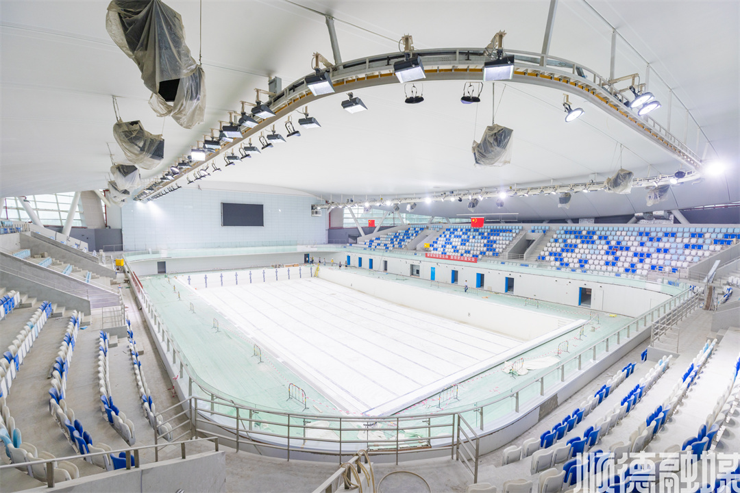 德胜体育中心游泳馆。