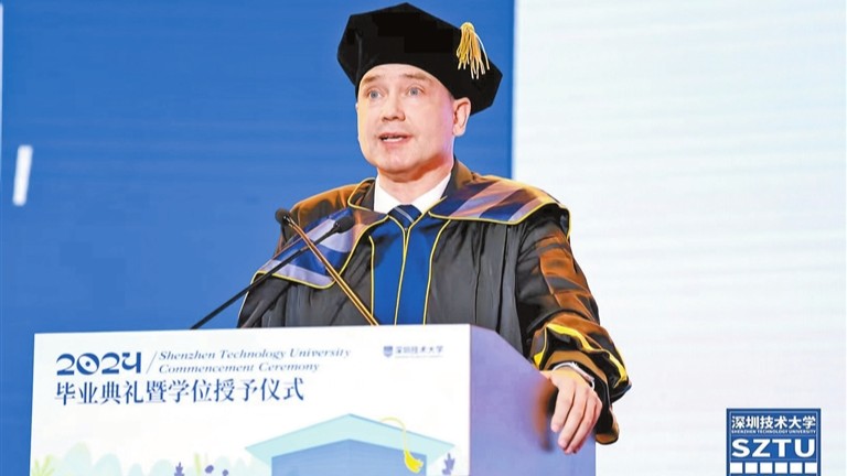 SZ efficiency inspires German professor to pursue career in China