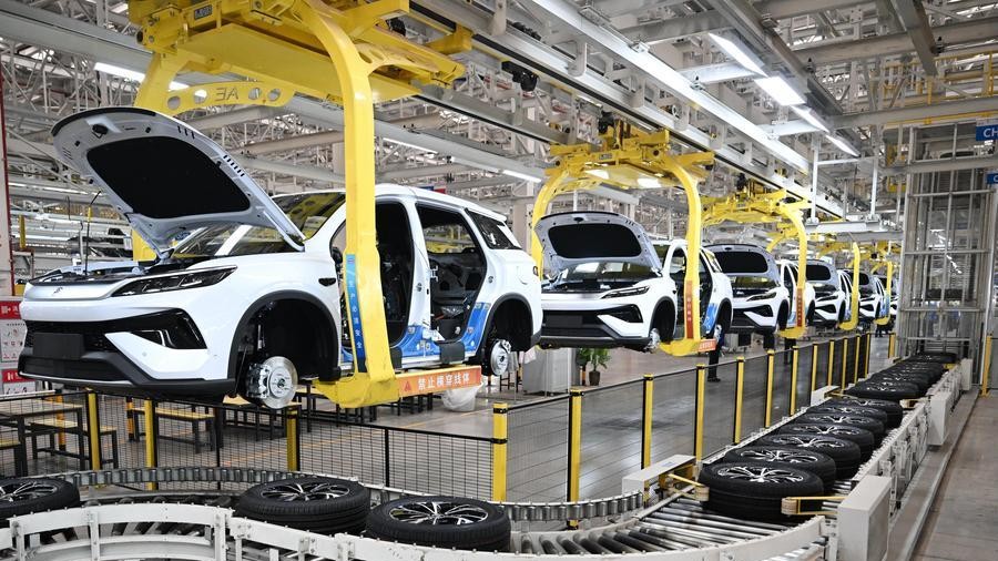 China's auto output, sales both exceed 31 mln units in Jan-Nov
