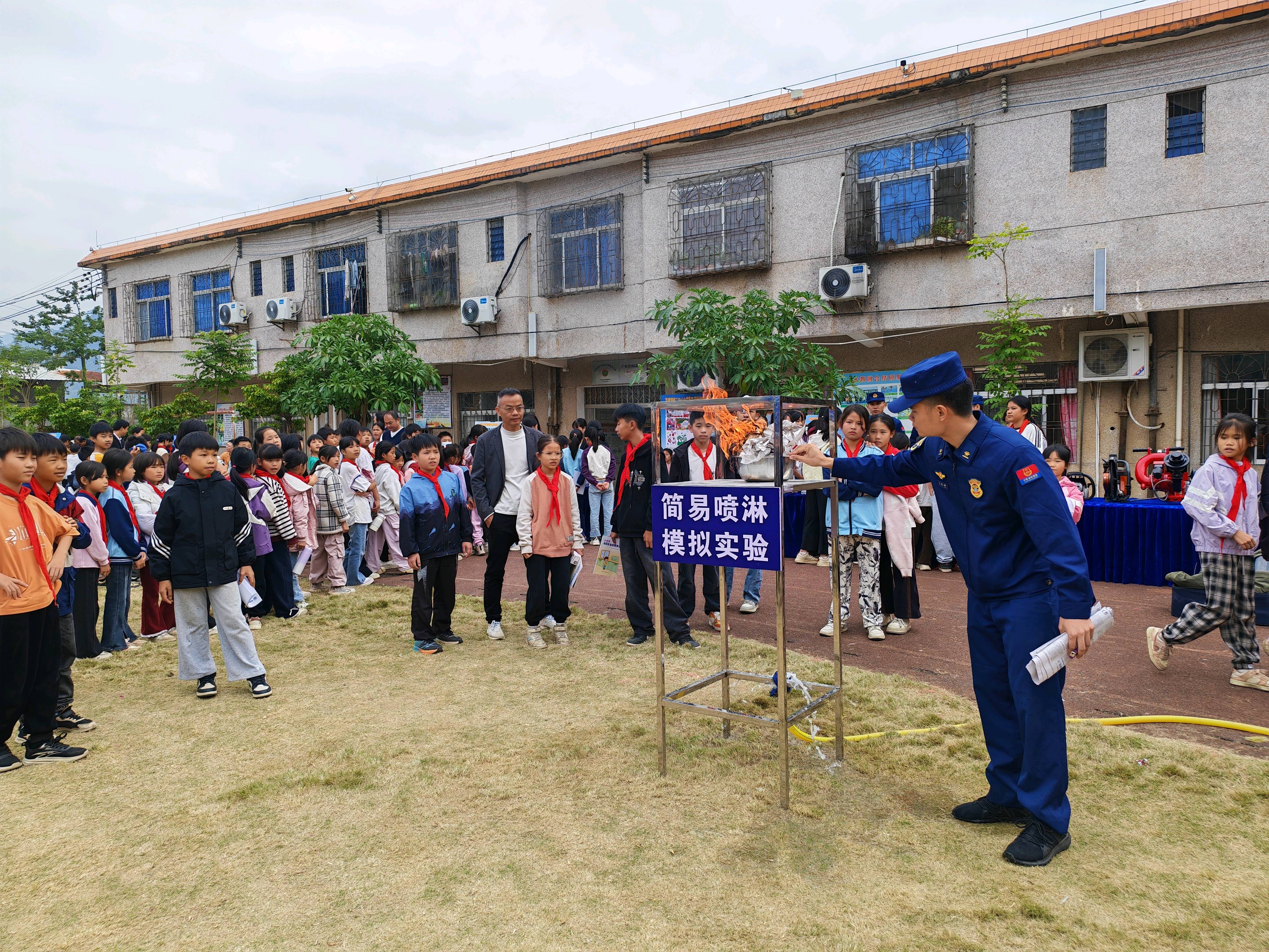 云安区：科技节里“火焰蓝”的硬核安全课