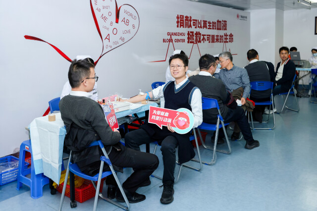 无偿献血活动现场。
