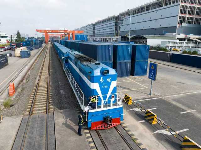 笋岗海关监管中欧班列货物