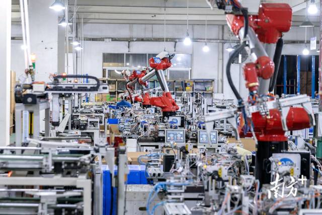 顺威精密生产车间。企业供图 顺威精密生产车间。企业供图