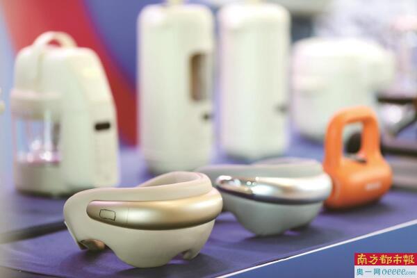 展出的家电产品造型精美。