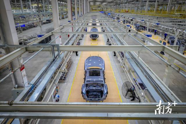 深汕比亚迪汽车工业园新能源汽车生产线。