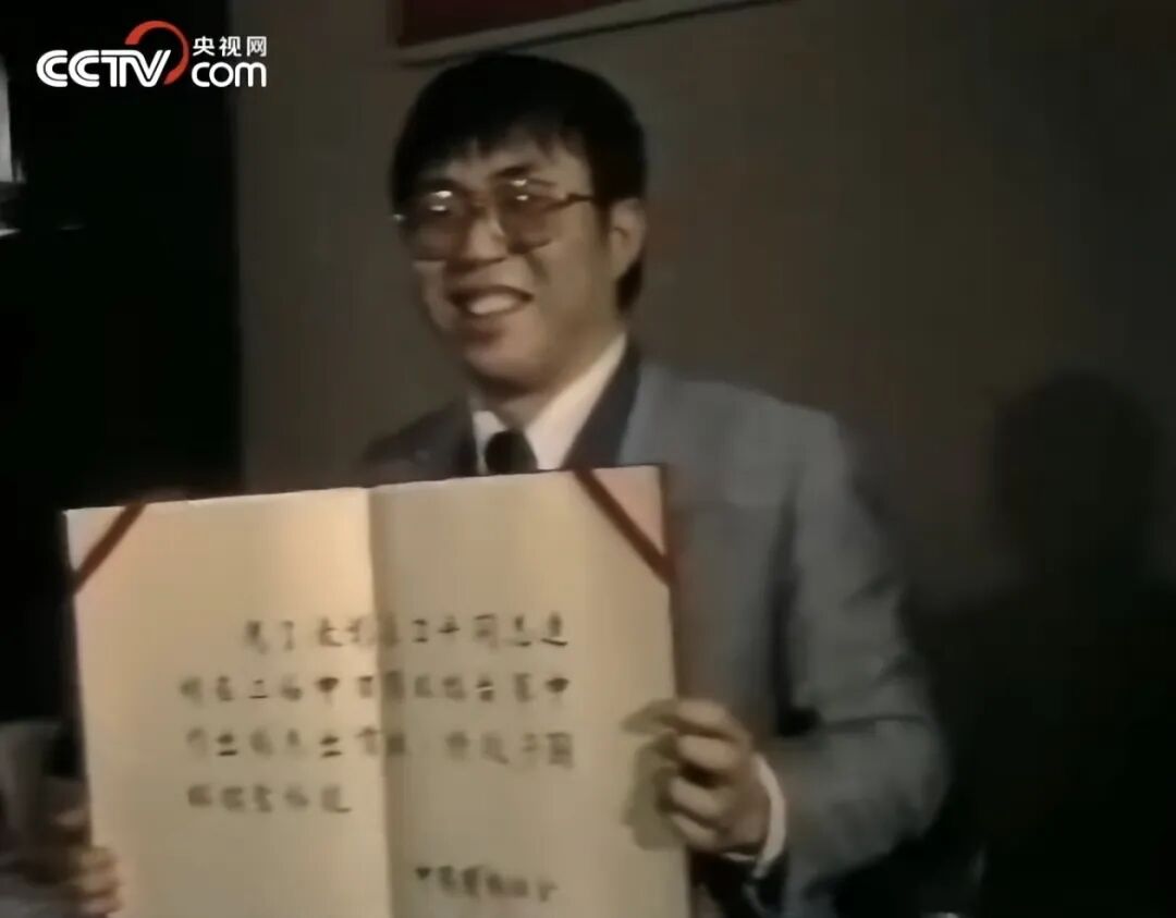 1988年,聂卫平被中国围棋协会授予“棋圣”称号。图源:央视网