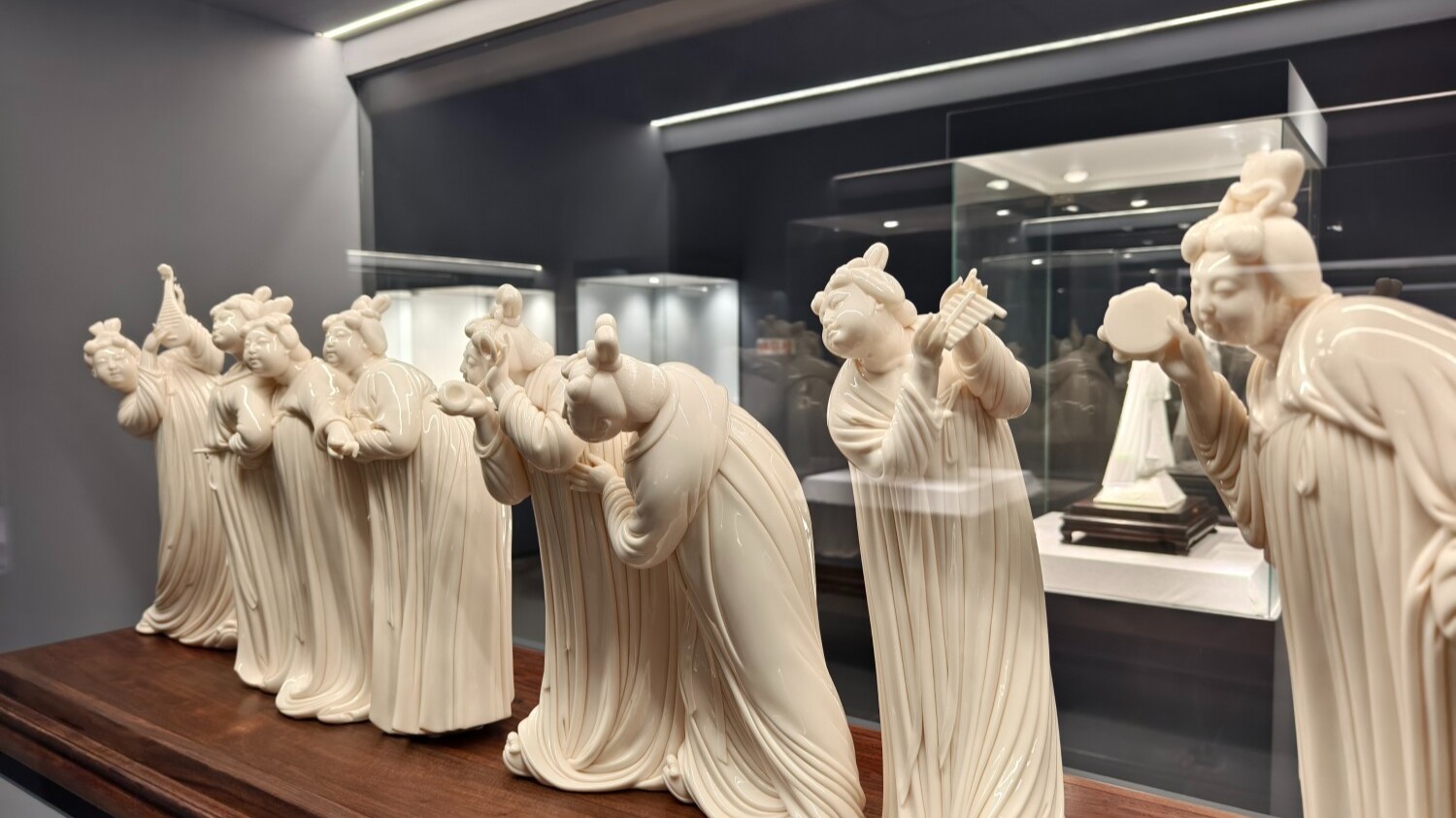 看中国白瓷“七十二变”！“中国白·德化瓷”艺术大展在广州开幕